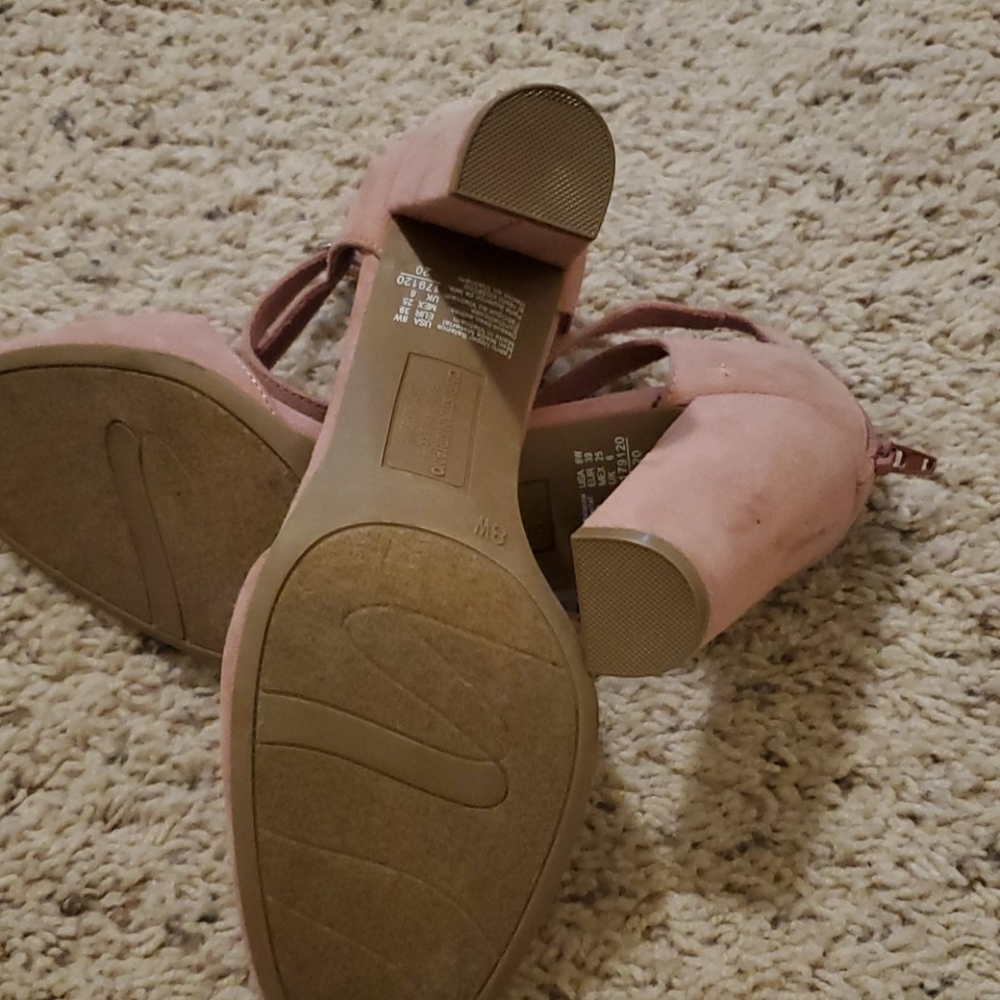 Heels - Picture 3 of 3